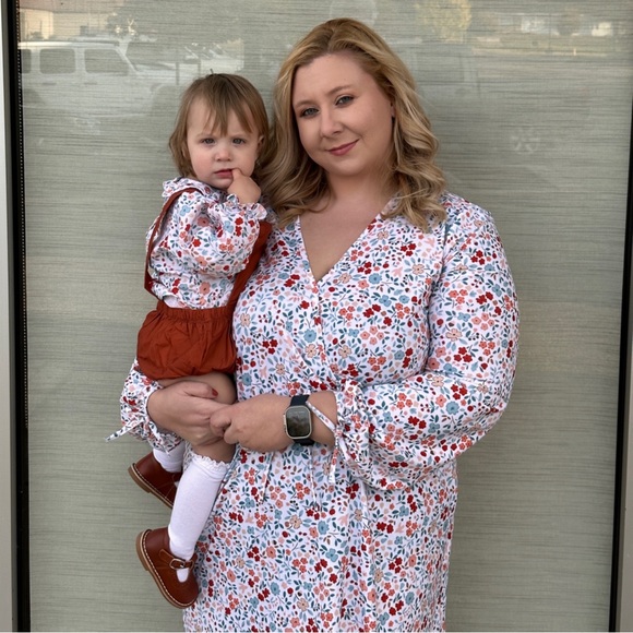 Meet your Posher, Taylor - Picture 3 of 5